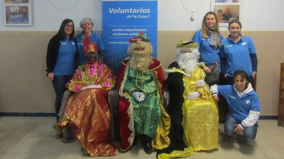 Mensajeros de la Paz recibe la visita de voluntarios de Caixabank en sus dos centros de León