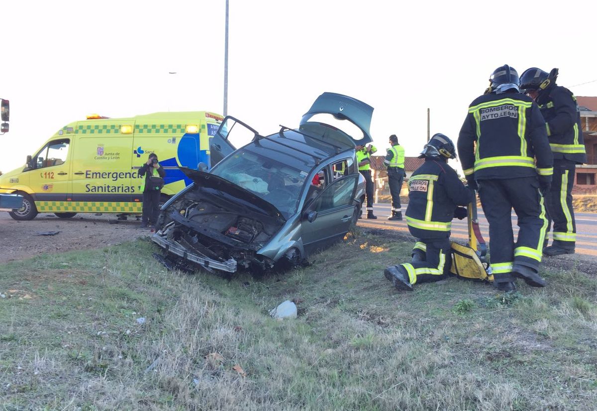 Un herido tras una salida de vía en Valverde de la Virgen