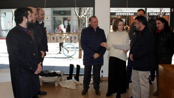 Maria Garc y Angeli Boutique reciben el premio de la XIV Edición del Tradicional Concurso de Escaparates Navideños