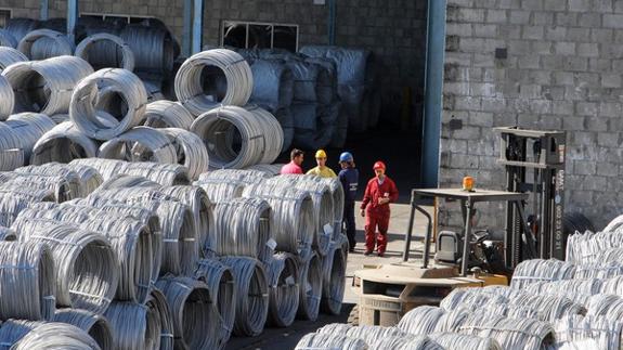 La acerera Roldán consolida su plantilla en la factoría de Santo Tomás y eleva a indefinidos diez contratos eventuales