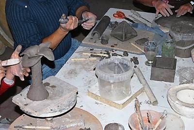 La cerámica Rakú protagoniza un taller en la Universidad de León