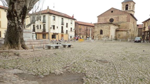 Urbanismo confía en concluir las obras de la Plaza del Grano en junio sin que estas perjudiquen el desarrollo de la Semana Santa