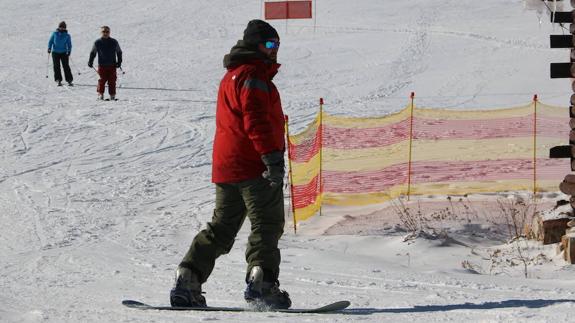 Más de 6.000 amantes de los deportes blancos disfrutan el fin de semana en León