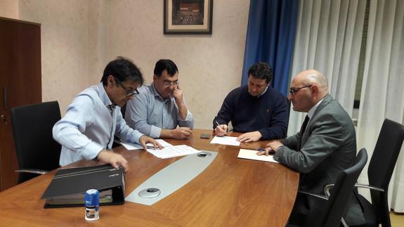 El Ayuntamiento de Villaquilambre y ‘Onet-Seralia’ rubrican el contrato de la limpieza