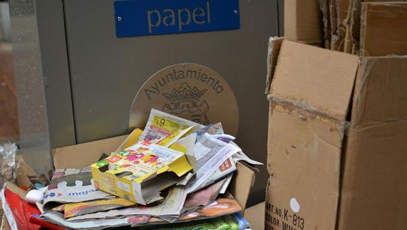 El tratamiento del reciclaje de papel y cartón dejará al ayuntamiento 350.000 euros al año