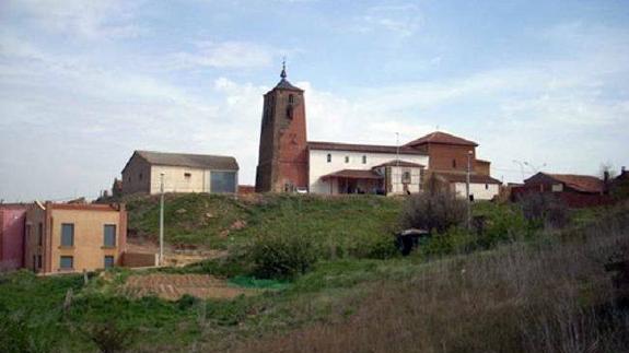 La Antigua actúa en una decena de caminos rurales tras cuarenta años sin cuidados