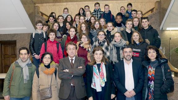 García-Prieto recibe a 37 alumnos de Perigueux de intercambio en el IES Eras de Renueva