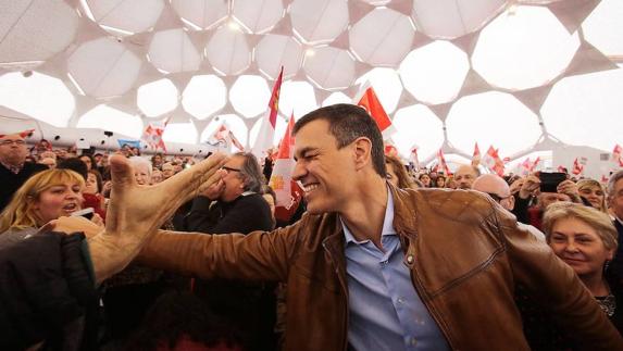 Sánchez creará un Consejo de Alcaldes y Diputaciones porque «decir muncipalismo es decir socialismo»