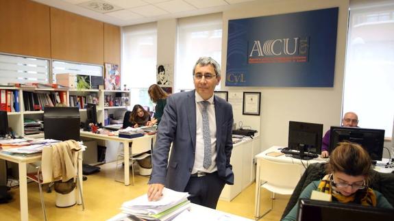 José Ángel Domínguez: «Las universidades se pelean por tener más títulos y deberían hacerlo por más estudiantes»