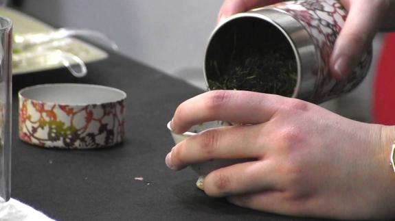 León cocina con té japonés