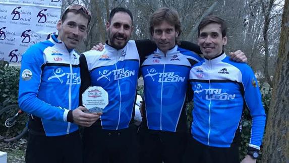 El TriLeón da la sorpresa en Cuéllar y se cuelga el bronce