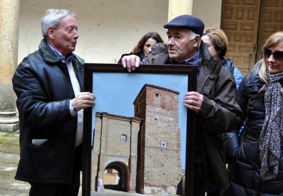 Promonumenta entrega una pintura de la ermita de La Virgen a Grajal de Campos
