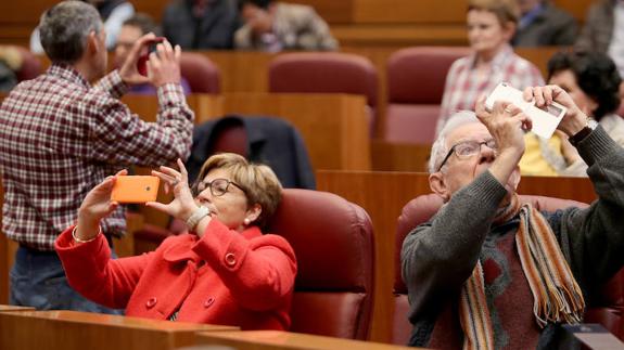Clemente fija como «máxima aspiración» de las Cortes dar respuesta a los más necesitados
