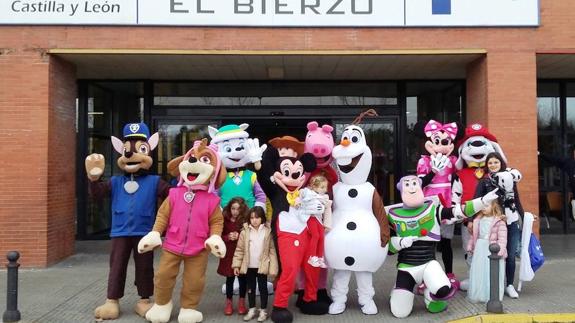 Los héroes infantiles 'invaden' el Hospital del Bierzo