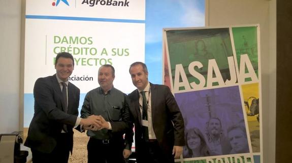 CaixaBank y las Opas Agrarias renuevan su acuerdo para potenciar el sector agrícola y ganadero