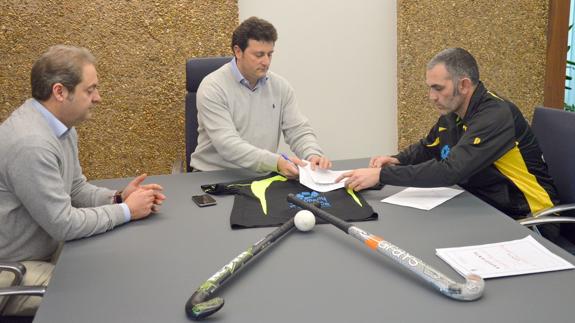 Villaquilambre rubrica su colaboración con el Club Deportivo 'Los Leones'