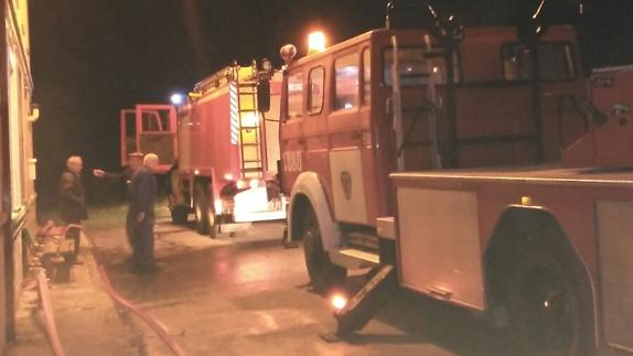 Un incendio en un tejado 'despierta' a Villoria de Órbigo