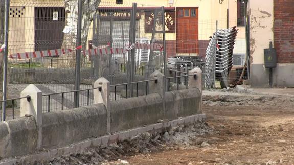 La obra en el Grano se extiende a la calle Mercado para permitir que la plaza sea transitable en Semana Santa