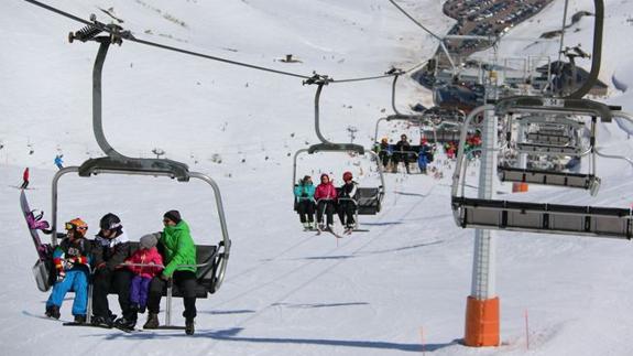 Las estaciones de esquí leonesas reciben durante el fin de semana a 6.274 usuarios