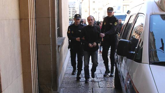 El asesino confeso instaló puestos de observación para vigilar a los peregrinos