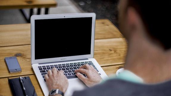 La ULE ofrece un curso de formación en dispositivos móviles y redes sociales