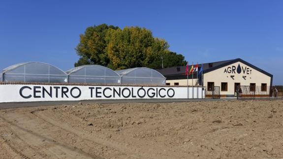 Agrovet se compromete a «duplicar» los análisis que exige el pliego para cumplir con los agricultores