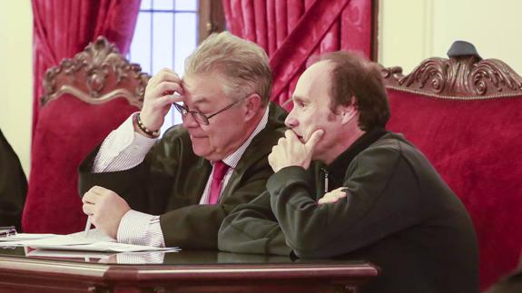 «Era blanco y en botella» que Miguel Ángel colocó las falsas flechas y construyó trincheras en el Camino