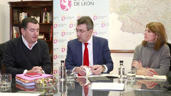La Diputación afirma su «no rotundo» al impuesto del azúcar y muestra su apoyo a la «cuna de la remolacha»