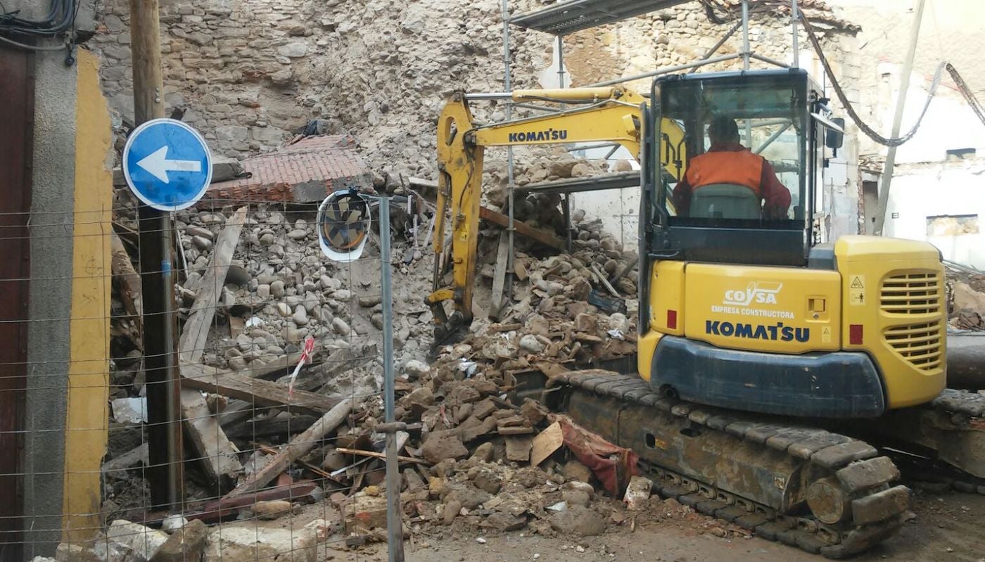 El Ayuntamiento de León se compromete a restaurar el cubo de la muralla gravemente dañado tras un derrumbe