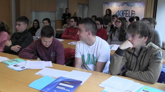 Alumnos del colegio Virgen Blanca visitan Fele para conocer cómo se desarrolla un proyecto empresarial