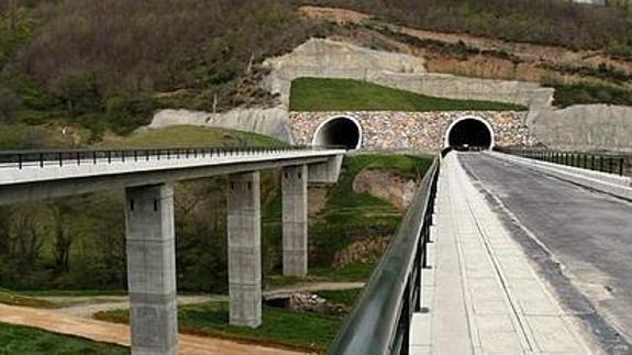 Asturias se une para exigir al Gobierno un impulso a los 20 kilómetros de la Variante de Pajares