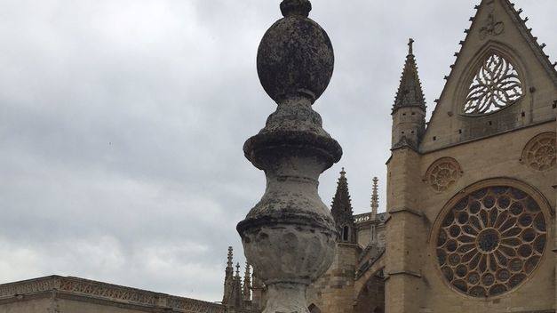 Patrimonio autoriza la tercera fase de restauración de los pináculos en la Catedral de León