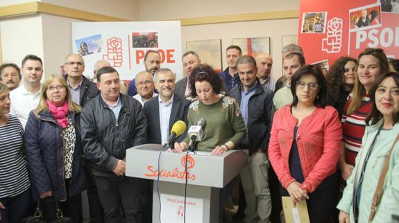 «Unidad, experiencia y socialismo», los argumentos de León para apoyar a Susana Díaz