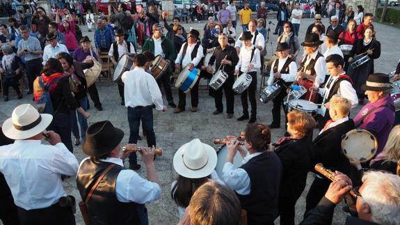 Las dulzainas encantan Veguellina