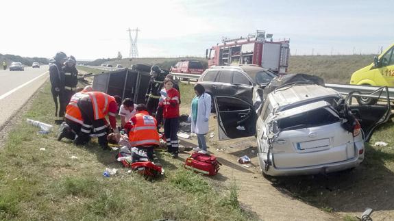 Fallece un varón y dos personas resultan heridas en una colisión entre dos vehículos en la A-66 a la altura de Villamañán