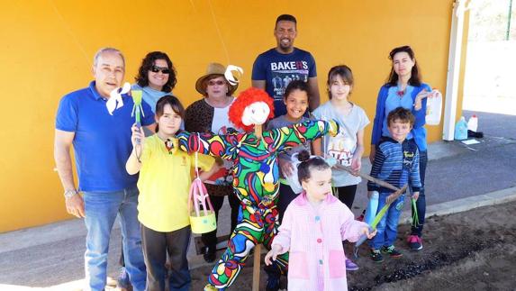 Cementos Cosmos apoya la creación de huertos en el CRA de Quilós