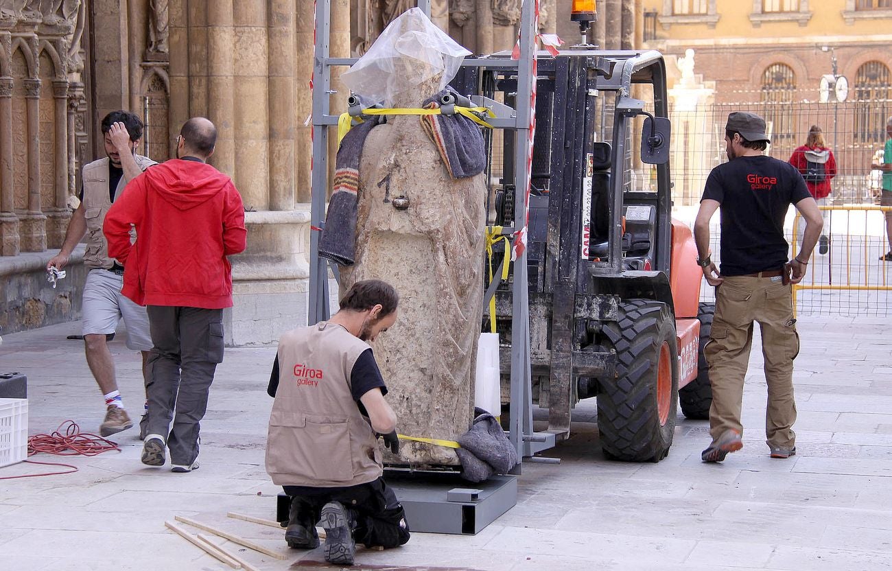 La historia de las estatuas góticas de la Catedral: nueve años de silencio