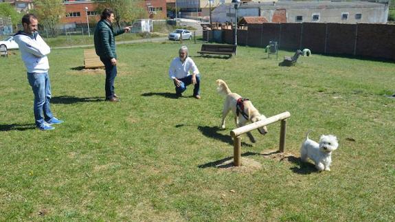 Villaquilambre inaugura su segundo ‘Parque para Perros’