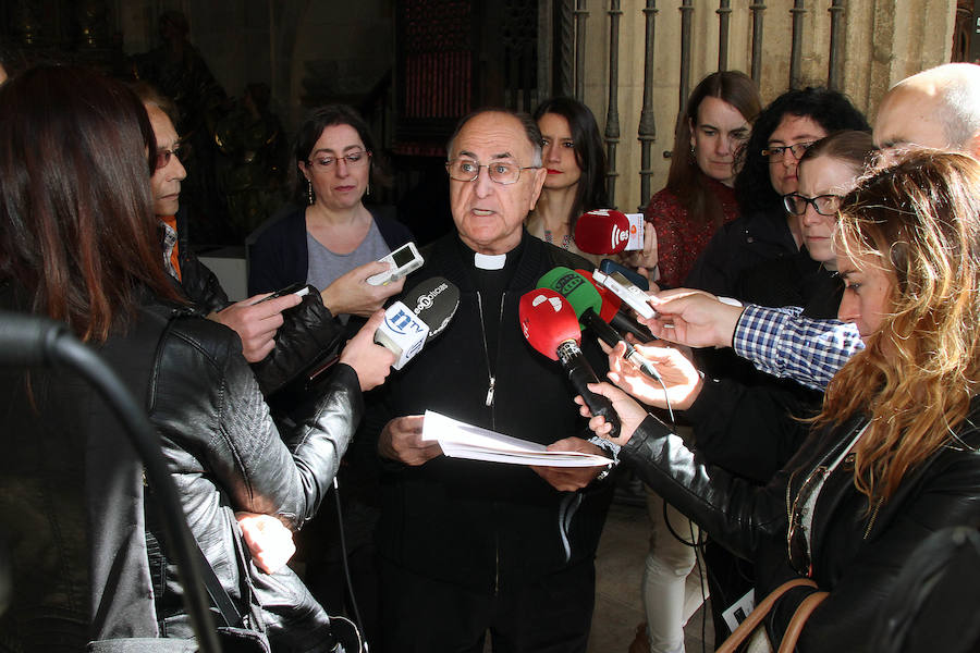 El deán no prevé recuperar las visitas nocturnas y la plataforma interior de la Catedral de León «porque es una añadidura, un pegote»