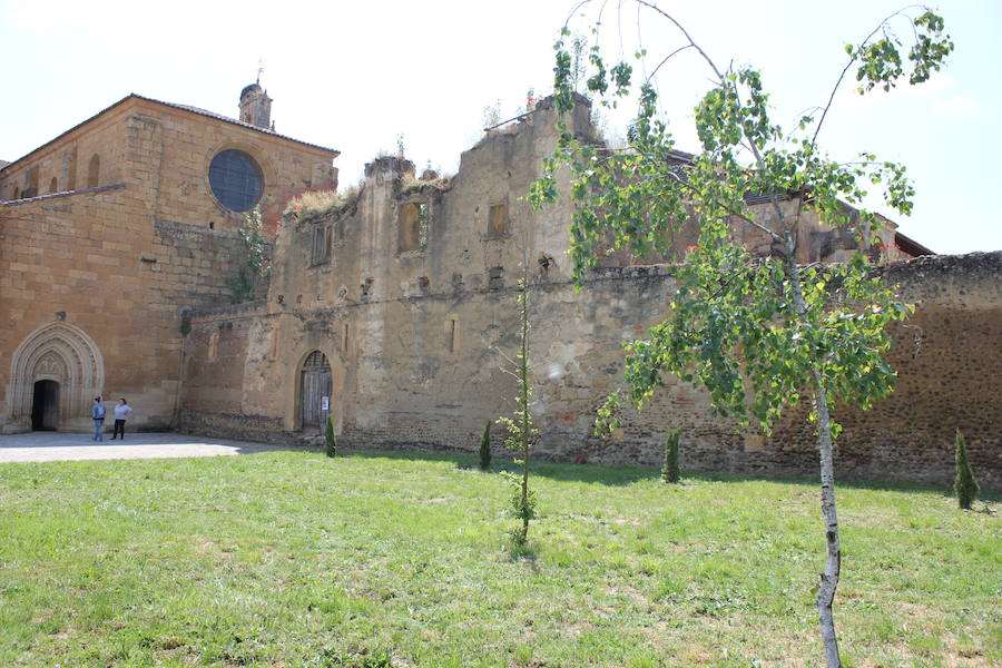 El monasterio de Sandoval abrirá sus puertas tras una actuación inmediata de consolidación y desbroce