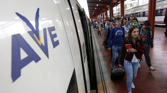 Renfe oferta este martes los primeros 25.000 billetes de AVE a 25 euros