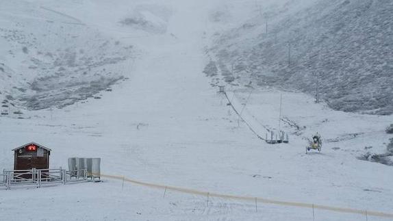 Las estaciones leonesas reciben de nuevo a la nieve