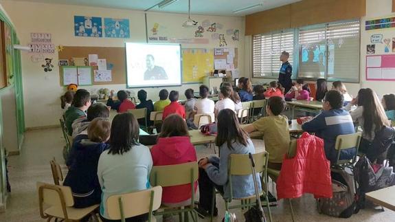 La Policía Local de La Bañeza continúa su labor para la prevención de conductas violentas en el ámbito escolar