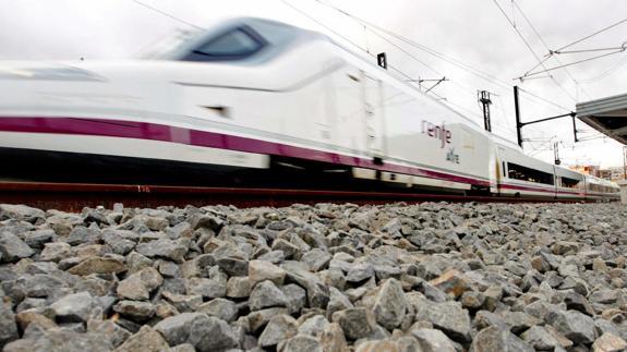 Renfe refuerza con 13.000 plazas extra los trenes de Castilla y León durante el puente de mayo