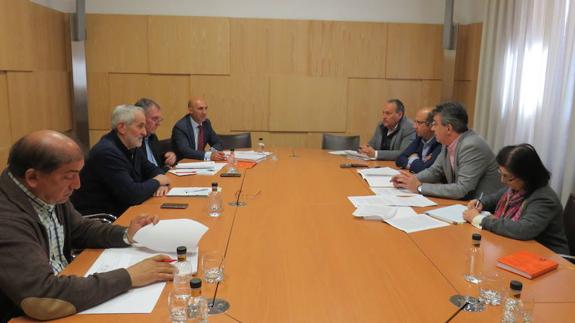 La Diputación inicia los trámites para regularizar el parking de Santa Nonia que se mantendrá operativo «para evitar problemas a la ciudad»