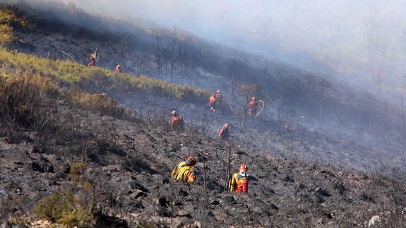 CCOO niega que los medios en el incendio de Bouzas fueran los adecuados y lamentan la «dejación de funciones» de la Junta