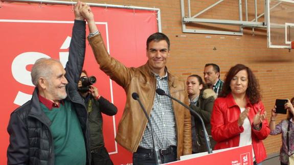 Pedro Sánchez exige la dimisión de Rajoy, abandera «el PSOE a la izquierda» y se pregunta por los cambios tras la abstención