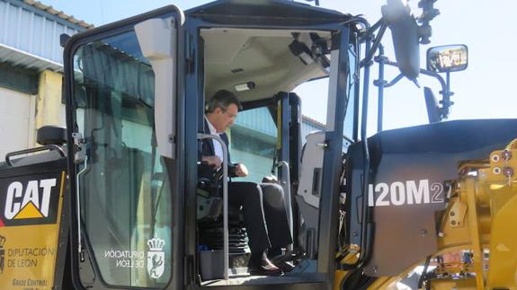 La Diputación invierte 750.000 euros en adquirir seis vehículos para mejorar los accesos a los pueblos del Bierzo