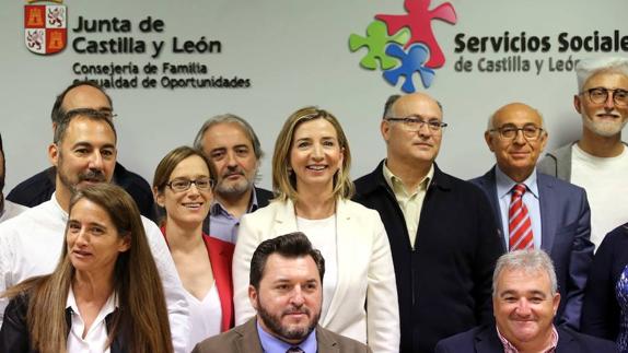 Familia y tercer sector acuerdan que el modelo mixto del IRPF social garantice la financiación a las entidades para mantener los programas