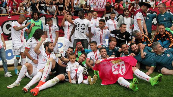 La Cultural sabe sufrir y se proclama campeona del Grupo I de 2ªB contra el Osasuna B